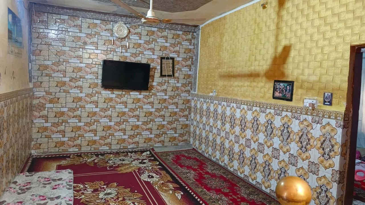 سلام عليكم
بيت للبيع طابو صرف 

مساحه ٢٠٠م 

مكانه فتاحيه شارع المركز 
قريب عله مدرسه المجد

 بناء طابقين 
الأول طابوك
 الثاني فرمستون 

يتكون الأول من ديوانيه ومطبخ وصاله وغرفتين وصحيات

الطابق الثاني غرفتين وصاله وصحيات بيت مرتب وكلش حلو وعالي عن الشارع
👇👇
سعره [١٢٠] ومجاله قليل 

.... انسخ او صور المنشور من تدخل تراسل وبخدمتكم
...
لاستفسار مراسلة الحساب أو الاتصال على الرقم

***********
