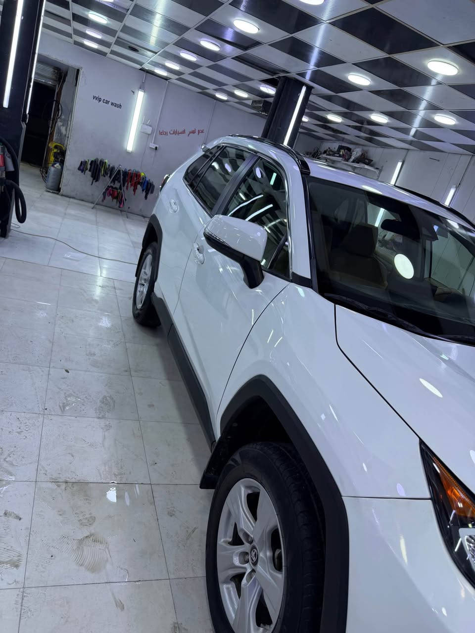 سيارة راف فور 2019 
مواصفات XLE 
AWD دبل اكسل اوتو
حساسات خلفية وأمامية وجانبية 
مرايات كهرباء 
بصمة 
سلايت 
6 وضعيات قيادة 
نقطة عمياء 
رادار امامي 
رادار جانبي 
رقم وسنوية جديد لسنة 2032 
رقم سيارة مميز 
سيارة عنده بطاقة بنزين 
ايرباك السيارة مسوي سستم كامل وشغال مو مقاومة 
حادث موضح بالصورة فقط دعامية امامية ابيض فقط مبدل بلادي باب سايق بي تعديل خط شبر واحد مبين بالصورة بقية السيارة مكفول 
داخل سيارة بيجي 
السيارة مكفول من كلشي باقي ع بلاد 
السعر 212 ورقة وبي مجال 
مكان السيارة كركوك 
شراي يتصل *********** 
*********** كركوك, العراق

نص مكتوب في الصور:
- copart.com
- VIEW ALL
- Copart
- Lot # 42412640
- More Infor...
- About this TOYOTA RAV4 XLE
- This WHITE 2019 TOYOTA RAV4 XLE is part of our AUTOMOBILE vehicles. Join the auto auction to bid on this TOYOTA RAV4 XLE, which has a PA - CERTIFICATE OF SALVAGE. Please note, the following damage may be present on the vehicle: FRONT ENDand , which can be viewed more closely by examining the photos included on this page.