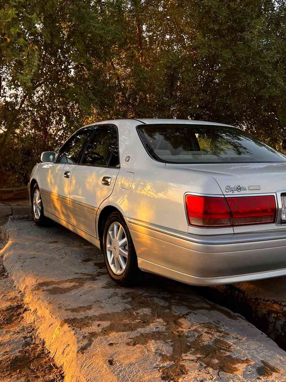 يالله سلام عليكم سياره ملكه 2003خضراويه دكمتين قرار 102 سياره مكفواله سعر 145 وبيه مجال الشراي /***********

