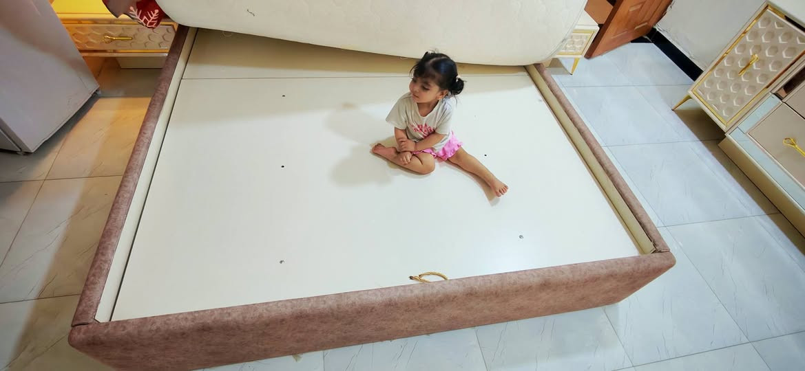 غرفه تركي للبيع مستعجل عل بيعتها سعر 650 نهايتها نظافه 90 بالميه العنوان بغداد منطقه سويب الشرطه الخامسه للاستفسار ***********
