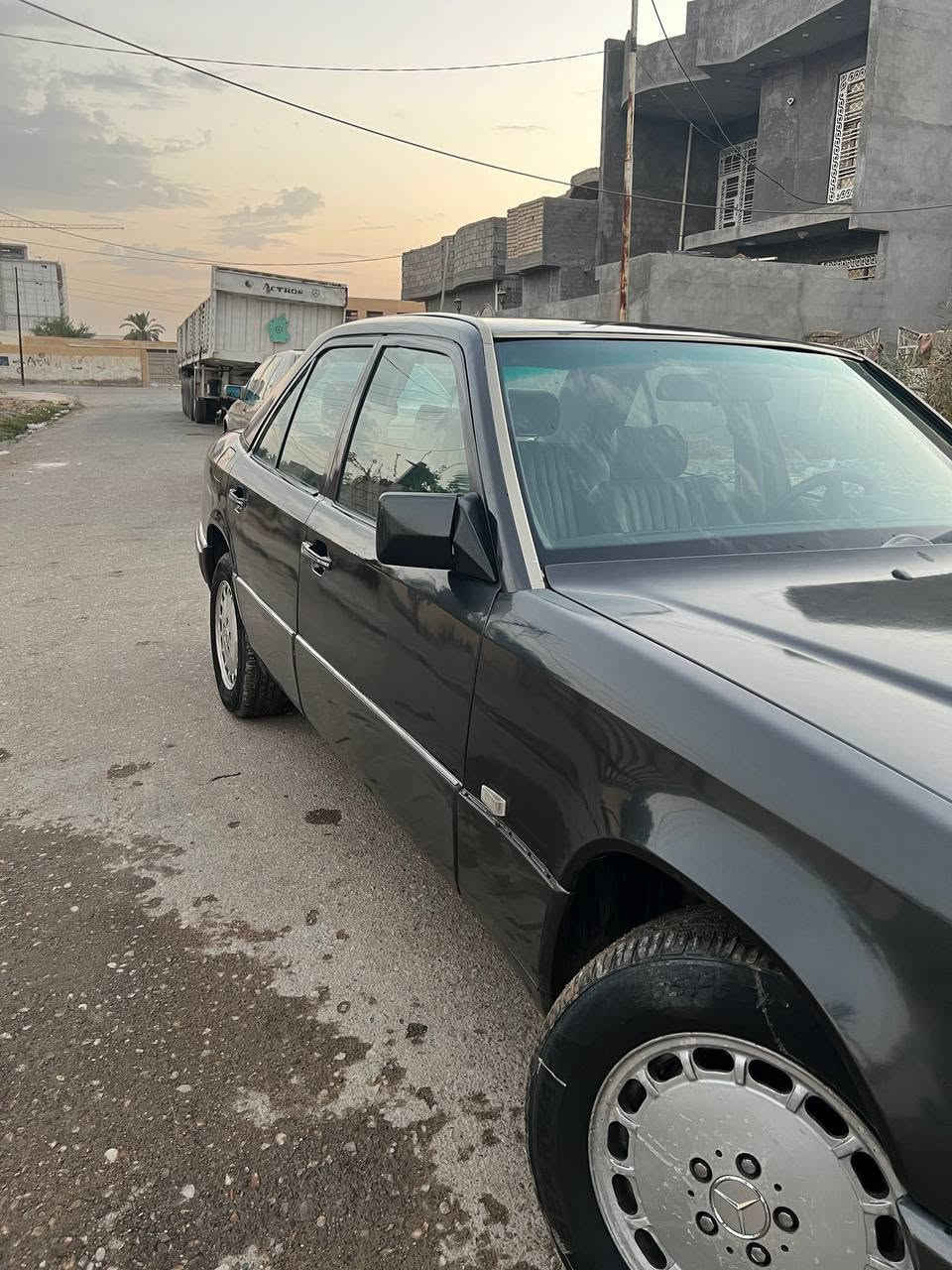 مرسدس دبه 
موديل 92
كير محرك بطه 
تبريد تدفئه شغاله 
رقم انكليزي مشروع وطني 
سعر 62 وبيها مجال 
تواصل ***********
