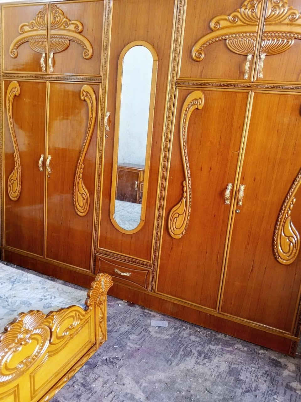 650غرفه تزكام خمس ابواب  مال عرسان فول نضافه صاج داخل وخارج  بدون زاويه مفصلين بوفيه للفراش وياهه بغداد الحسينيه مال الراشديه وعندي توصيل ***********
