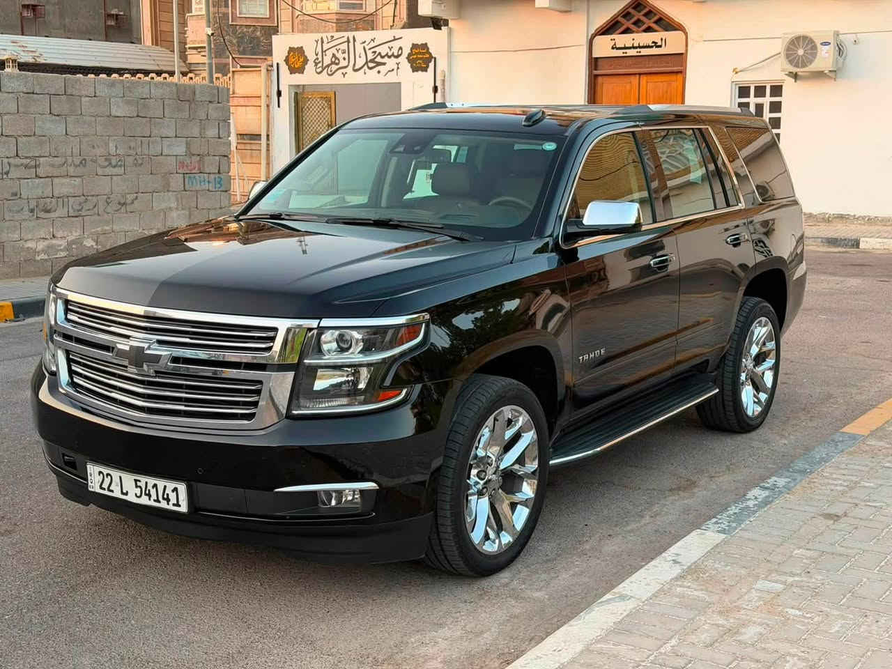 السلام عليكم شفرليت تاهو موديل 2018
خليجي وكالة المنصور بريمير
كفاله عامه ضربه وصبغ وتبديل وبارد 
رقم أربيل الجديد سنويه وهزه جديد
فول موصفات بريمير
محرك 5300بلاد برغي ما مفتوح
ماشيه 88KM حقيقي 
السياره جديده ع وضع الشركه 
العنوان البصره
السعر 385
رقم الموبايل ***********
