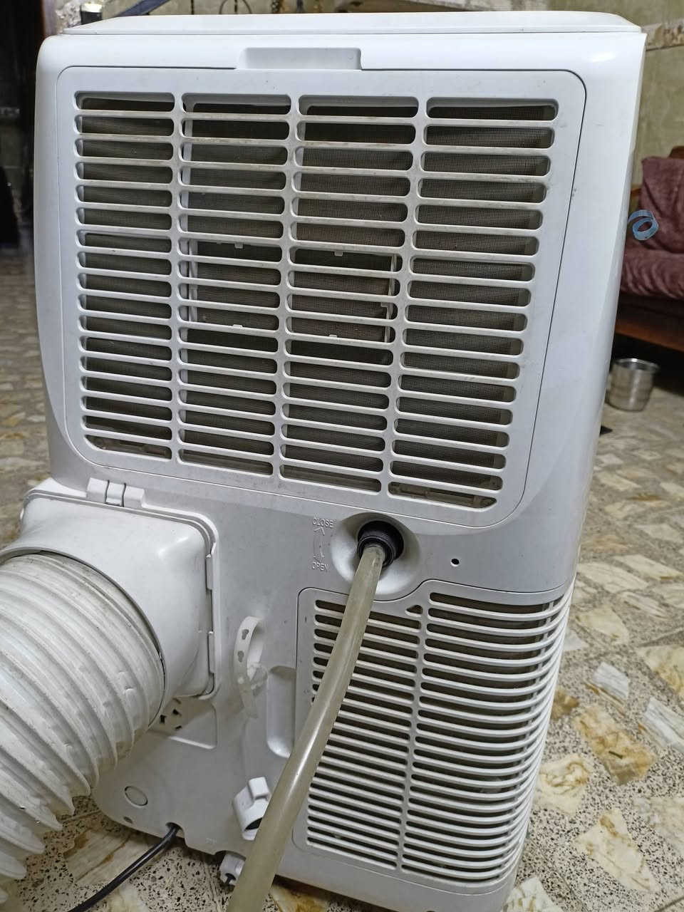 سلام عليكم سبلت واحد طن متحرك جديد ما مشتغل سعره 250عنوان بغداد بل عبيدي شارع 20 رقمي ***********
