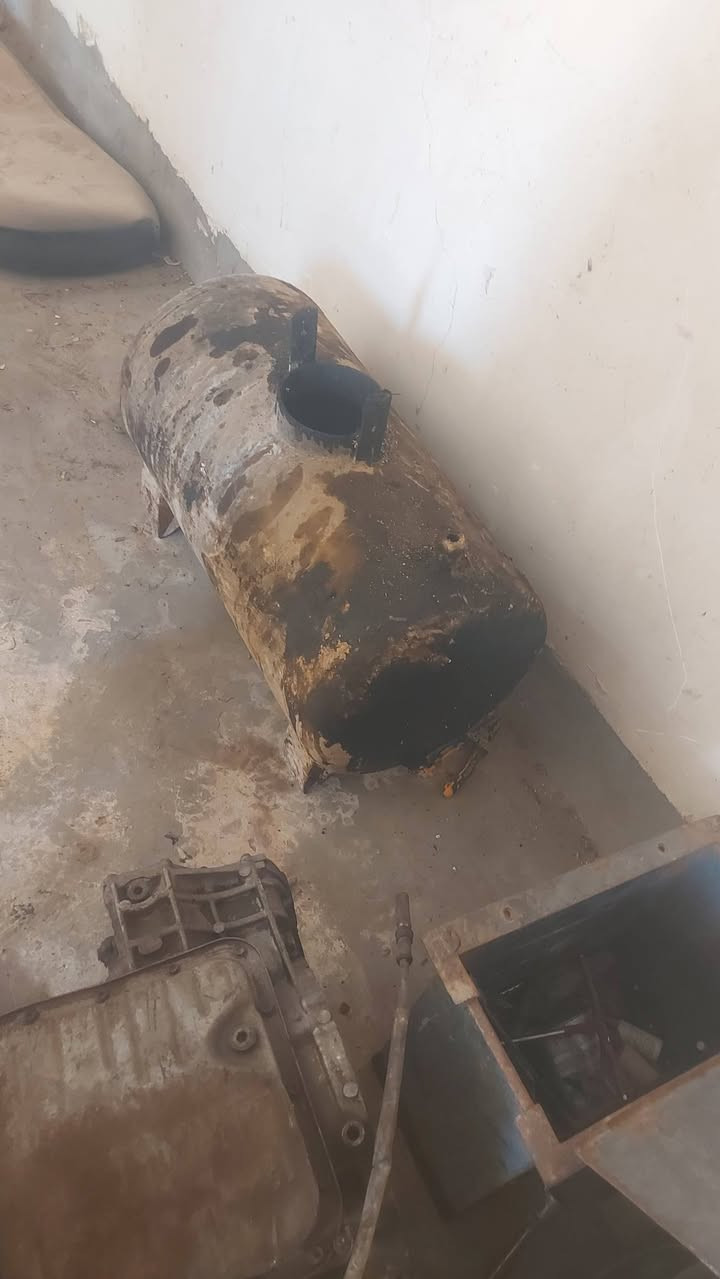 يوجد منقطه البيع شوف العين ام 100
 السعر 100 وبيهه 
مجال  اليرغب يتصل
 علرقم أو يجي خاص ***********
