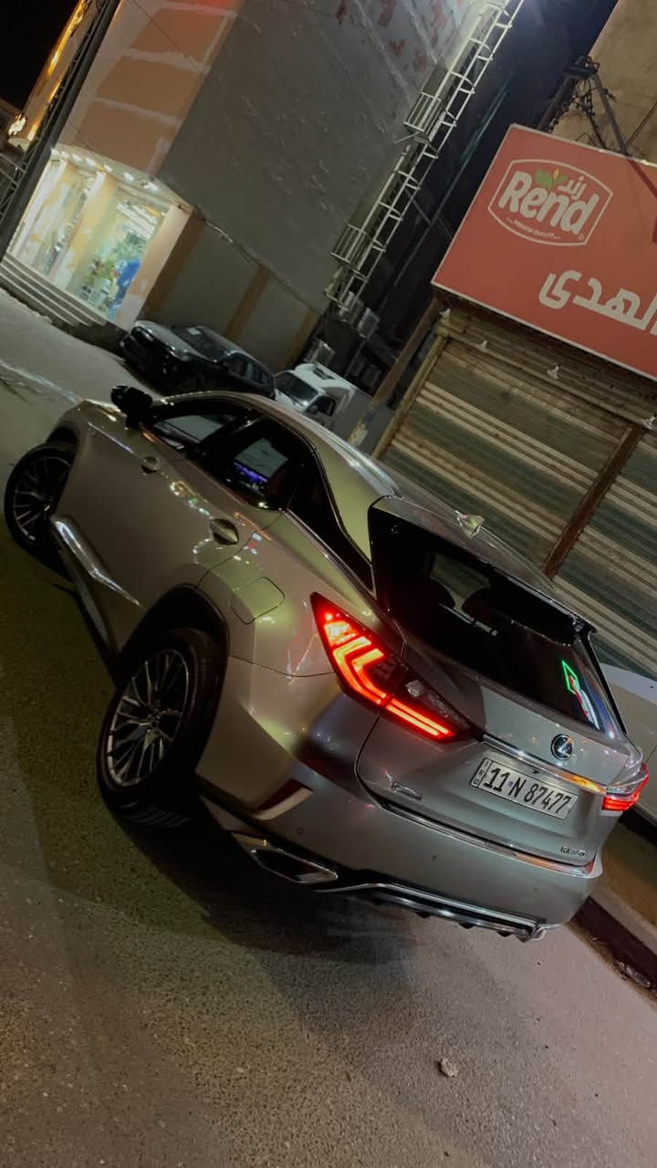 السلام عليكم لكزس RX350 F SPORT  ماشية41  الف ميل  حقيقي داخل احمر كشنات خزن ميموري تدفئة + تبريد  ستيرن تبريد صندوك كهرباء عينة دجتل اربع وضعيات قيادة  نقاط عمياء تحديد مسار رقم بغداد ب اسمي تحويل ثاني يوم سنوية ورقم جديد وارد كندي بدون قطرة صبغ بارد فقط محرك V6 3.5 تنفس طبيعي فول مواصفات للاخير فتحة رادارات نقاط عمياء 5 كامرات  شاشة جبيرة  ماوس هواي بيها مواصفات و مواصفات الـ. F سبورت معروفة مكان السيارة البصرة الحكيمية 
رقمي للاستفسار ***********
السعر : 235 و بيها مجاال بسيط
