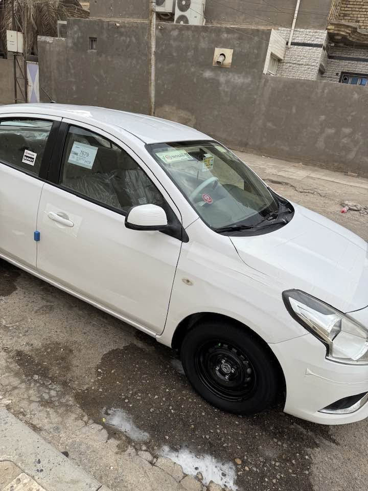 نيسان سني هندي بليته زركه 2017 
السياره ماشيه 90 الف 
جاهزه من كلشي مكينه كير حداديه تخم تاير هسه شاده 
بيه صبغ نص الباب الخلفي مع ربع الباب جها اليمنه الكدام والبنيد مبدل بدون ضربه 
رقم أربيل باسم شركه 
السعر 83 وبيها مجال 
*********** 
عنوان السياره ميسان العماره
