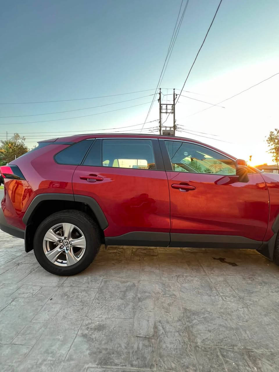 السلام عليكم تويوتا Rav4
2025 XLe ماشية 8000 مايل
جديدة السيارة بعدهة بريحة الشركة 
سنوية بسمي حادثهة دعامية امامية فقط ومعمرة درجة اولى كلة اصلي 
مواصفات :
فتحة بل سقف
اوتو هولد
بصمة
دخول ذكي
رادار امامي وجانبي وخلفي 
حساس بل مري 
6 انظمة قيادة 
هيترات بل ستيرن 
تدفئة بل كشنات 
كشن كهرباء 
صندوك كهرباء 
مكان السيارة الكرادة 
او الزعفرانية 
السعر 237
هاتف (***********)
