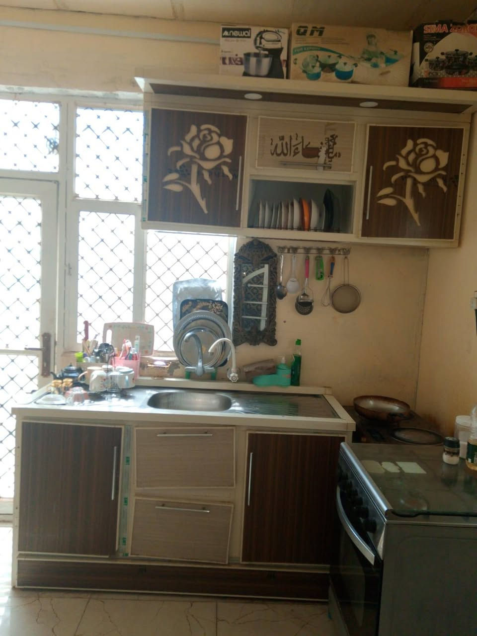 متر ونص نضيف مكانه نجف ١٥٠ وبي مجال  الشراي يتصل***********
