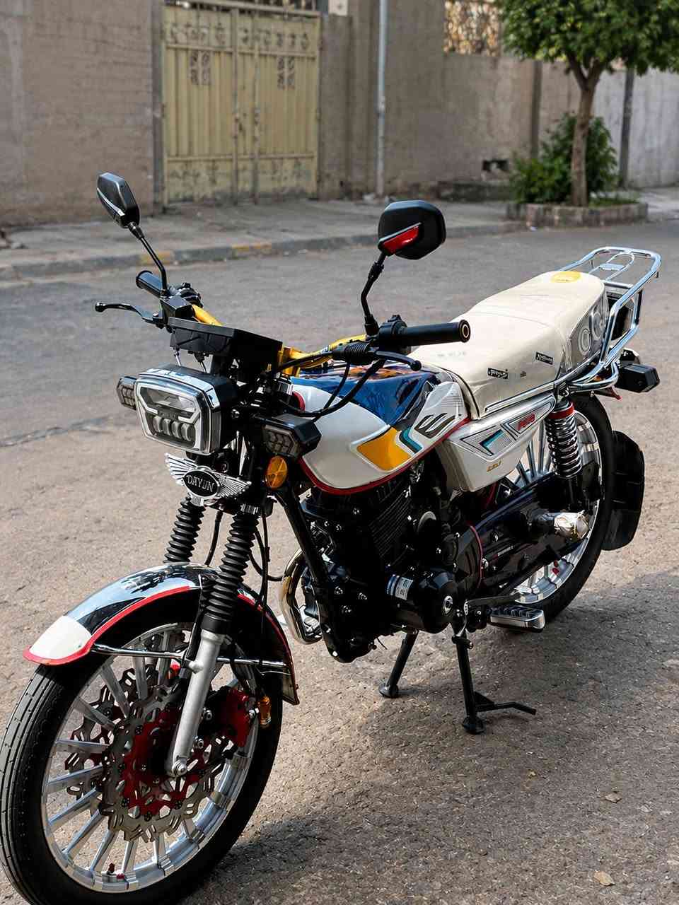 مرخصت الادمن
ايراني سونك باب اول موديل 2026

محرك 250cc ضاغطه وزنجيل 

بصمات 2 وسويجات 2

بيه ورقت منفيس 

كلشي شغال بيه

اشاير كهربئيات كله شغال 

شاشه شغاله 

دراجه مال جناي

بيه رصعه خفيفه بل تانكي 

سعر 1300 وبيه مجال قليل للشراي 

واتساب فقط ***********

غير متواجد خاص 

مكاني فلوجه قرب مول الفلوجه
