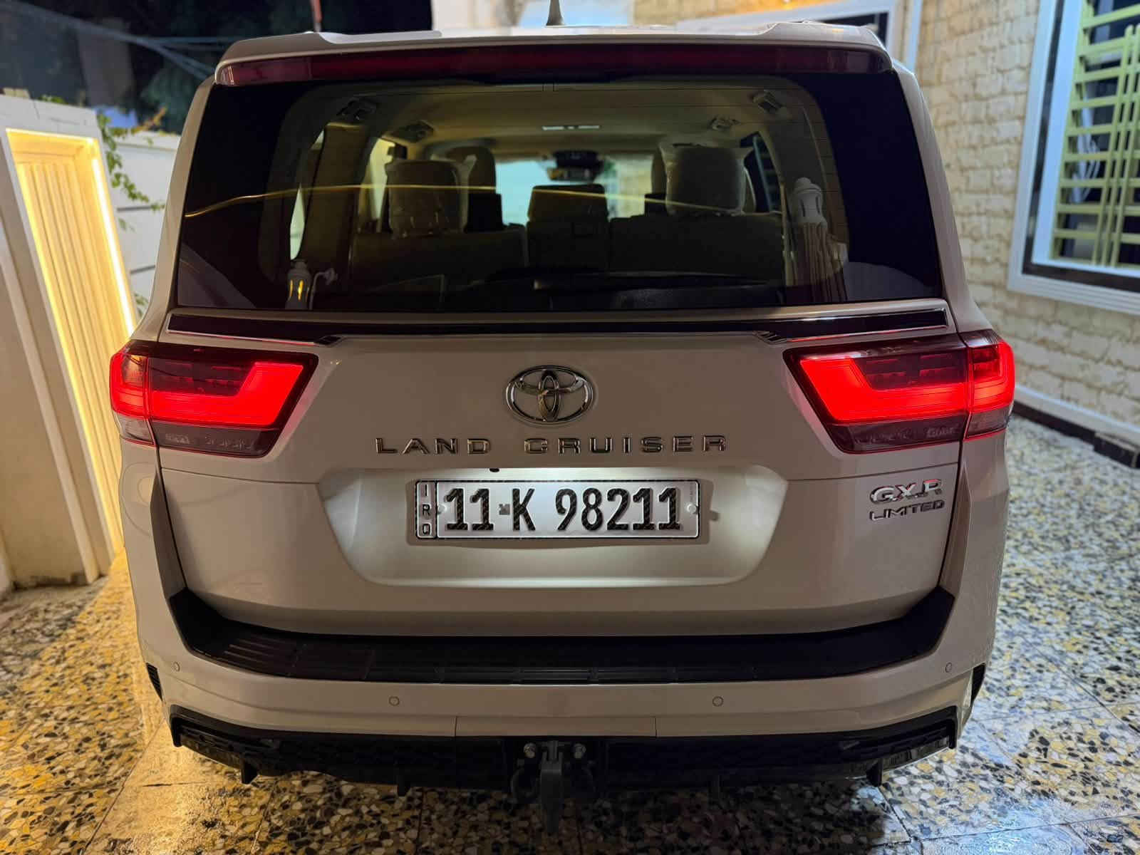 لاندكروزر GxR • ٢٠٢٥ • ماشيه ٣٠٠٠٠