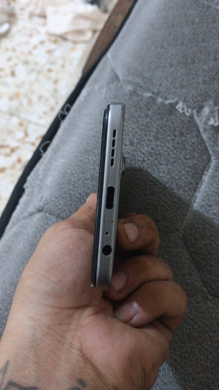 السلام عليكم انفنكس هوت 50 برو ذاكرة 265 الجهاز نضيف مكاني بغداد الشعب *********** سعره200

