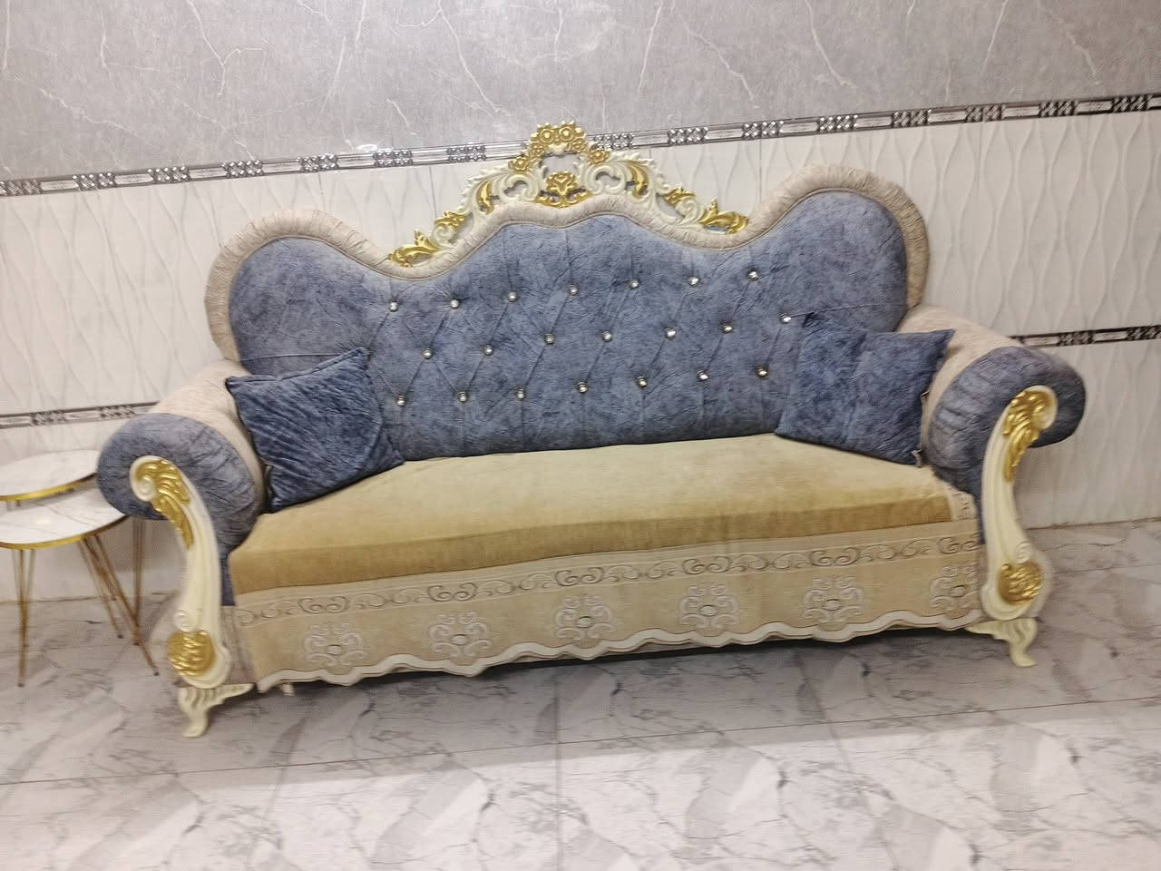تخوم لبيع ويا كوشات عشره مقاعد سعره 450 الاتصال على رقم ***********
