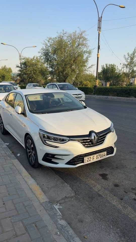 السلام عليكم 
للبيع فقط 
رينو ميجان للبيع موديل 2023
لون ابيض 
فول موصفات 
كلين تايتل 
شرط التحويل 
مبدل كازكيت فقط والباقي شرط 
السعر 138وبيها مجال فقط
التواصل 
***********بي واتساب
