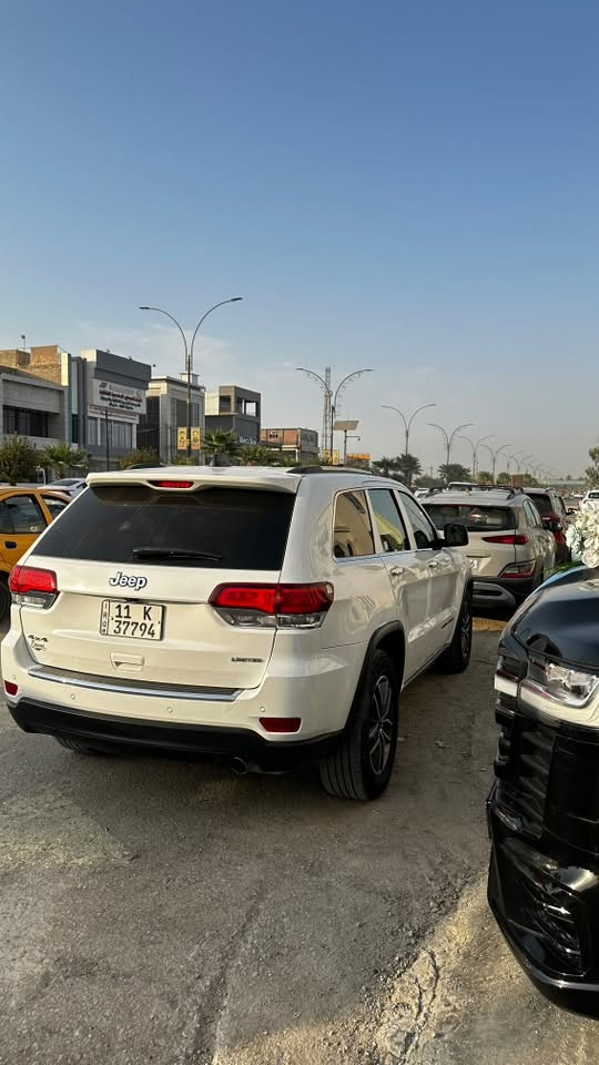 من رخصة الادمن للبيع جيب كراند شيروكي 2020
فول مواصفات LIMITED 

بصمة 

فتحة سلايد روف 

دخول ذكي للأبواب 

داخل بيجي 

كشنات كهرباء

مراية كهرباء

كامرة خلفية 

جنطة شفط 

حساس خلفي 

كامرة كبيرة 

بعد هواي مواصفات 

حادث السيارة جاملغ وبنيد صور الحادث بالمنشور

رقم بغداد بأسمي 

السعر 198
للأستفسار ***********
