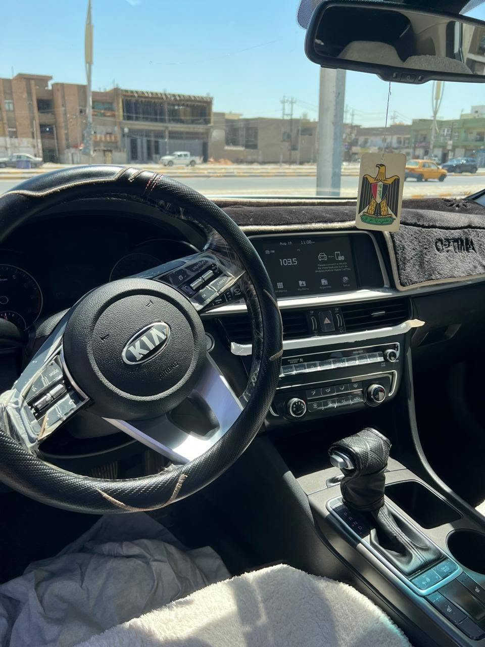 اوبتيما وارد امريكي ٢٠١٩ شكل ٢٠٢٠ ماشيه ١٠٠ الف حادثها سحبه بسيطه بالخلف ما واصله للحوض
سنويه مجدده لل ٢٠٣١ باسمي مواصفاته كشنات تدفئه تبريد وخزن مميموري رادارات  خلفي امامي كاميرات خلفي امامي  مري شفط السياره بصمه وبقية مواصفات الكوري معروفه كير مكينه مكفول وما مفتوح سعرها ١٤٣ وبي مجال بسيط مكان السياره ديوانيه باسمي مداور ثاني يوم ***********
