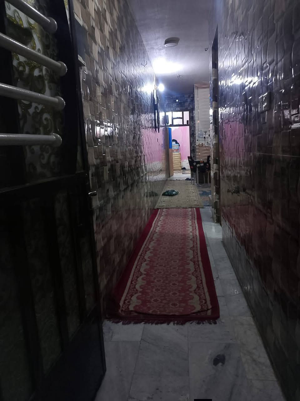بيت زراعي منطقة الشركة الهندية قرب معمل الغاز مال الكبر ولاغزلان
مساحة 100 متر 5 ×20 طابقين الطابق الجوة كامل كلة سيراميك كامل الرضية مرمر بي 3 غرف نوم اوصالة واستقبال  الطابق الثاني الفوك نقص ارضية كاشي فقط السطح بدون بيتونة اوستارة سعر 95   ***********
