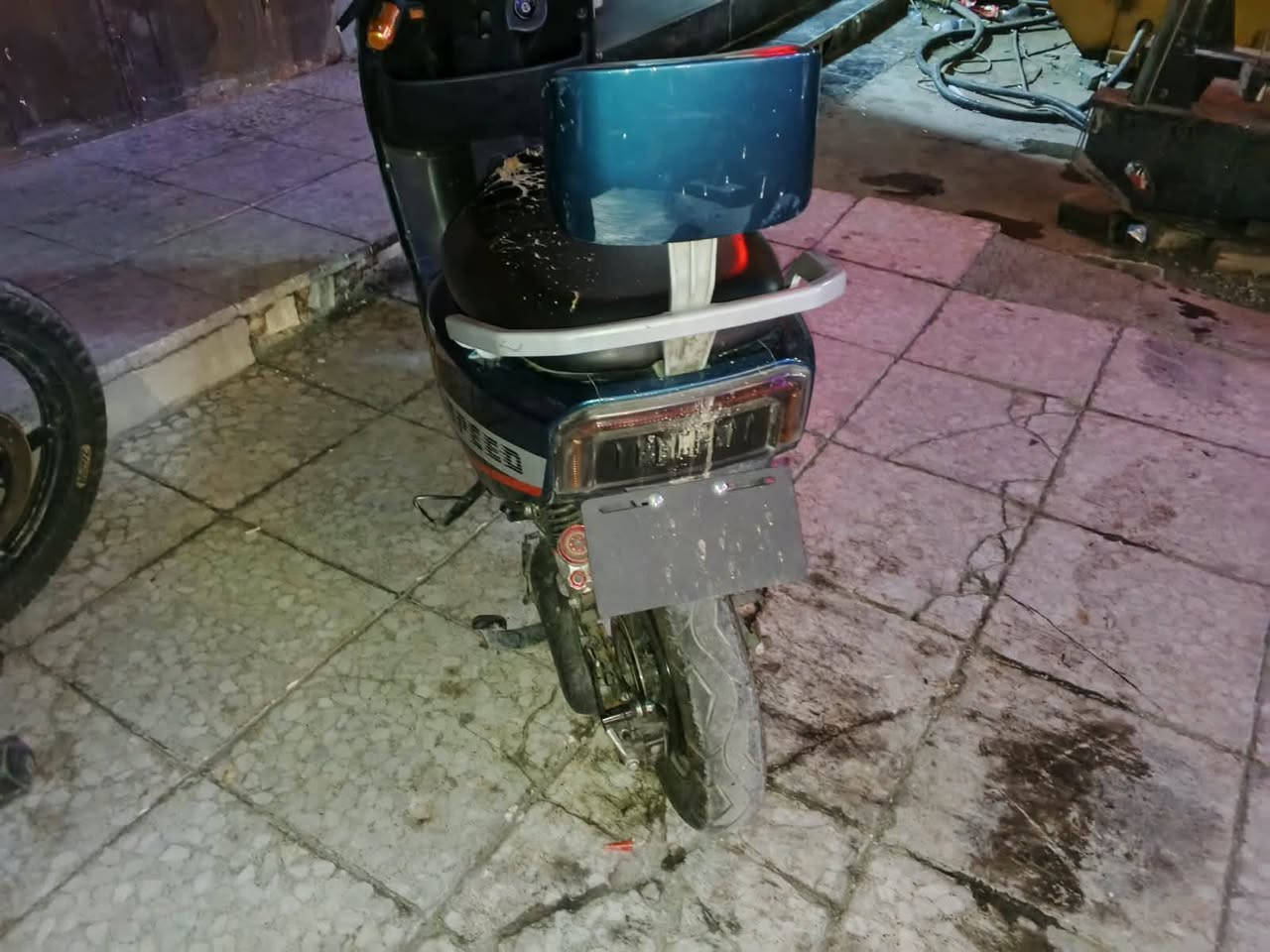 سلام عليكم ورحمة الله وبركاتة
دراجة شحن للبيع اسمها سبيد2 نضافة بدلت تايراتها قبل 3ايام سرعتها 60حقيقي 4بطاريات تمشي 50كيلو مضروب الكفر ال امامي ونضيفة شاهد الله مكاني بغداد الكرادة سعرها 400وبيها مجال التواصل ***********
