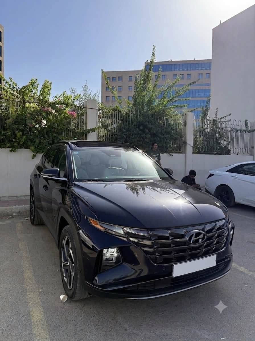 🚗 Hyundai Tucson 2024 Hybrid | هيونداي توسان 2024 هايبرد – وارد أمريكي
✨ السيارة جداً نظيفة وحالتها ممتازة – تصليح 100%  
🎨 اللون: نيلي | الداخل: أبيض  
📏 الممشى: 30 ألف كم

🔹 بانوراما  
🔹 كاميرات 360°  
🔹 تدفئة وتبريد مقاعد  
🔹 تشغيل بصمة  
🔹 حساسات أمامية وخلفية  
🔹 مواصفات عالية  
🔹 بدون إيرباك، بدون شاصي، بدون جسر، فقط تعديل الجاملغ الأمامي وخشم البنيد

💰 السعر: (205$)  
📍 بغداد – البنوك  
📞 ***********
