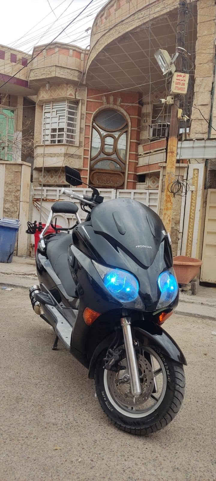 سلام عليكم فورزه صفر 10عميه بلادي
نازله معرض بسمي ودافع كمرك (كفاله عامه) ماشيه٣٥.   منضومه زنون بلادي+دبلات امامي نيكل+قبق كلجات نيكل+تجوه خلفيه نيكل+شاشه +جي بي اس + ام بي ثري بلادي
(وبعد كلش هواي مواضفات بيها) ***********مكاني شعب شارع لمدارس(سعرها مناسب)
