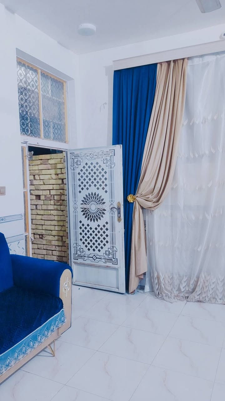 السلام عليكم
دار للبيع 100  مربع ركن طابو صرف حي الجامعه بيتين عن شارع 30  المنطقه متوفر بيه مجاري كهرباء اساله والصب راح يشتغلونه  رقم العقار 15889 السعر 87 وبي مجال 

للاستفسار اكثر ***********
