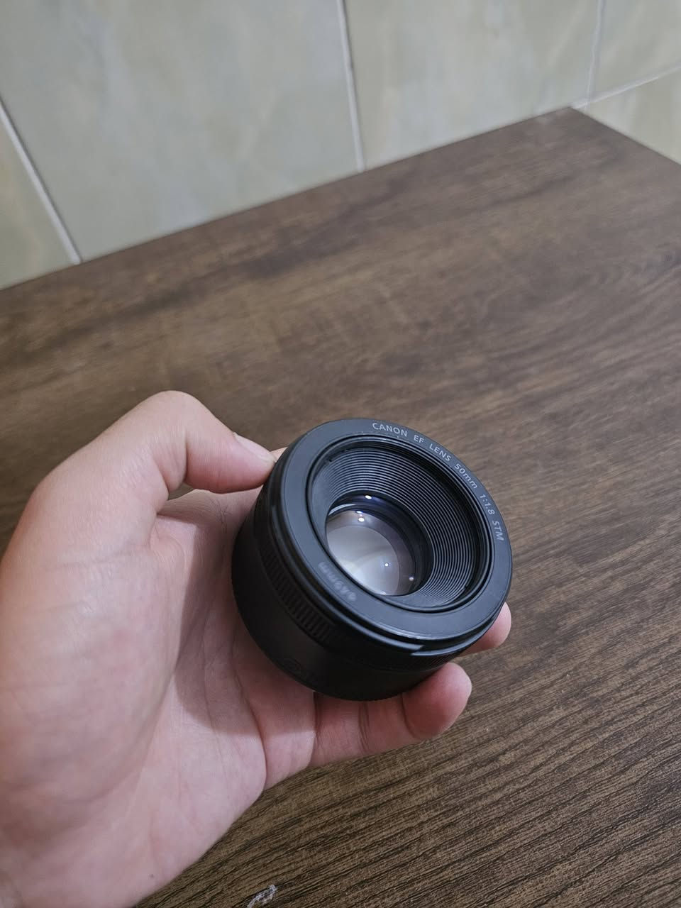 للبيع كامره كانون 250d
نظافه الكامره ٩٩ بالميه 
تجي وياها 
١- عدسه 18-55 مالتها 
٢ - بطاريه 
٣ - هودات العدسه والكامره وشريط العنق 
وتجي عدسه 50mm f1.8 منفصله عندها 
سعر الكامره 570
سعر العدسه 130 
ثنينهن ب 700
المكان بغداد 
للتواصل خاص او على الرقم ***********
