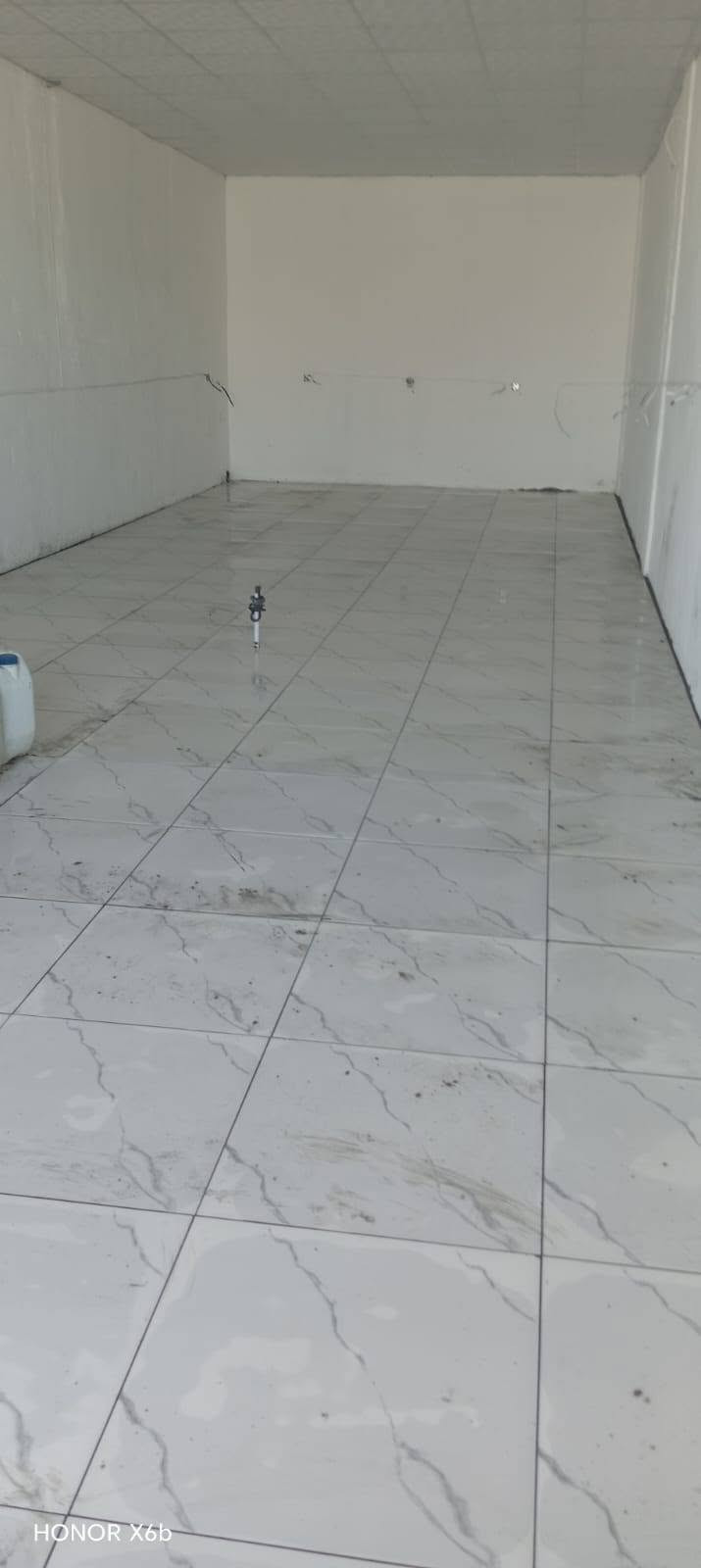 السلام عليكم خلفه مال تطبيق كاشي ومال تئسيس صحيات هذا الشغل كدامكم وهذا رقم الخلفه ***********

نص مكتوب في الصور:
- HONOR X6b