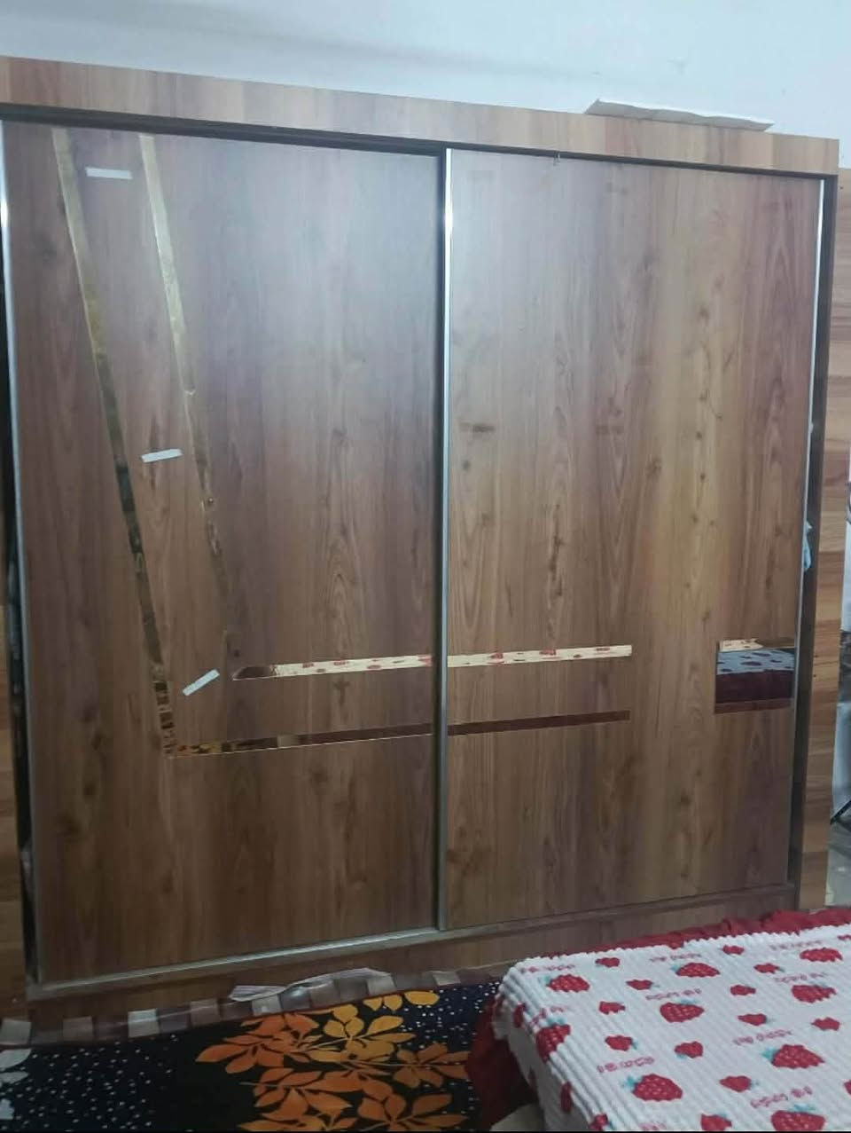 غرفه تركيا ٥ قطع السعر ١٥٠ مع دوشك عنوان بغداد التاجي سبع البور
موجوده فقط واتساب ***********

