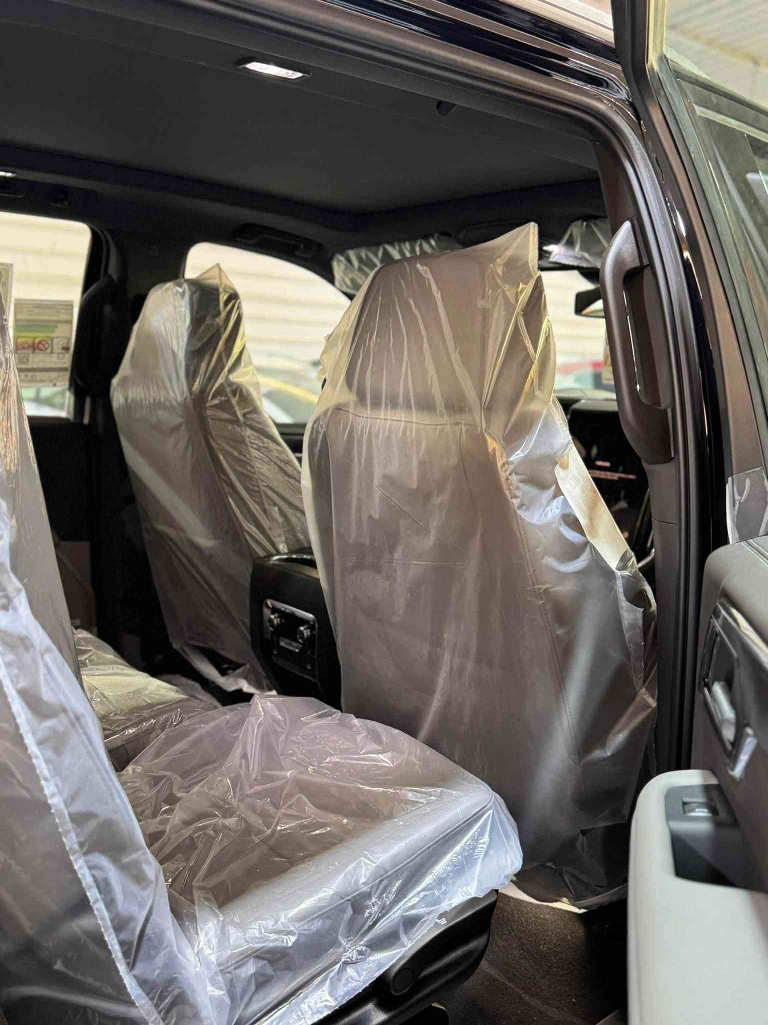 جمسي يوكن الفيشن 2026 زيرو
 حجم المحرك 5.3 V8 

 مفتاح التشغيل بصمة  

 تشغيل عن بعد 

بنوراما فتحت سقف

حساسات أمامية 

حساسات خلفية 

لايت زينون + LED 

 دخول بصمة ذكي 

 حجم الاطار R20 

 اشارة في المرايا الجانبية وكهرباء 

 ا ABS 

 دشبول شاشة ديجيتال 

 شاشة Apple Car play 

 سماعات سستم صوت شركه BOSE

 كاميرا دوارة 

لانارة الداخلية LED  

 مثبت السرعة Cruise 

 المودات والاوامر الصوتية 

 ا Bluetooth / T YPCE 

مخرج منفذ الطاقة 

مكان السياره بغداد 

واي استفسار ***********
