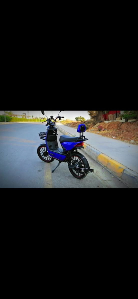ماطور شحن جبلي للبيع.
5 بطاريات+2 بصمه تشغيل +تشغيل عن بعد+
4 سرعات. 
بطاريات بعدهن جديدات وفوووول. 
ماطور اخو الجديد ماا متعوب فقط من البيت للشغل 
من شغل للبيت. 
فقط بي شخط بسيط و الاشارات اليمين واليسار 
شغالات بس ما يرمشن وقطع واير البلاتوث. 
سبب البيع محتاج ضروري. 
سعر: 425 بي مجاال لشراي. 
تواصل..
فيس او
واتساب: ***********
موصل: حي الانتصار شارع 30
