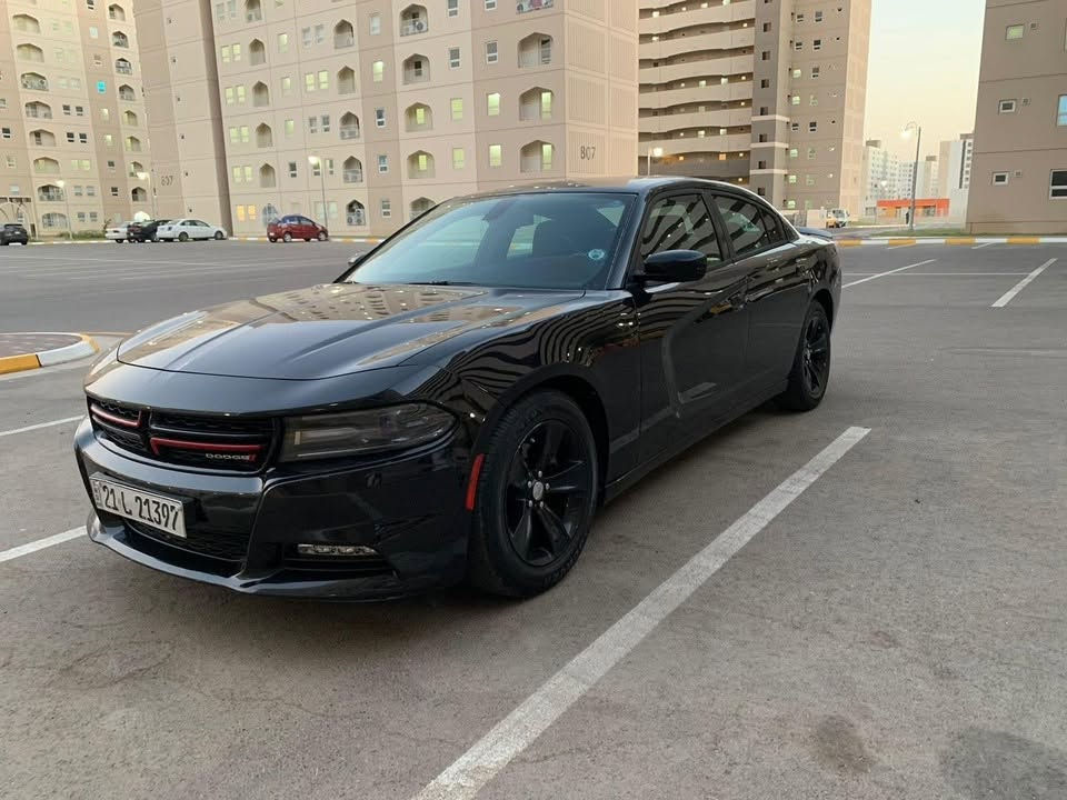 جارجر ٢٠١٧ sxt
رقم سليمانية باسمي هزة مساقطة 
شاشة جبيرة شفتات سرعة تدفئة كشنات 
عليها عدسات اوزوم ضمان سنة الشارع نهار 
ماشية 100m
مبرمجة سيفتي يم الياس تنسى حماوة 
صدر خلفي جديد
صدر امامي قبل فترة بدلتة بي روس رواط و شمعات فقط 
سيارة جاهزة من كلشي تشغل و تطلع 
حادثها بيبان ثنين جهة السائق مبدلات نفس اللون 
السعر ١٨٥ بي مجال بسيط 
مكاني المنصور 
***********
