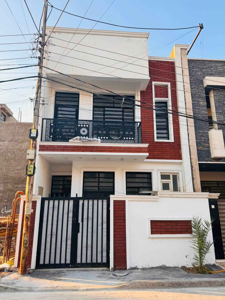 السلام عليكم
بيت 80متر المهدية الثالثة
الواجهه 5.70- نزال 14
الشارع السادس
عرض الشارع ١٢ متر

يحتوي على مدخلين 
استقبال
٣ غرف نوم
٣ حمامات
منور+سطحين
بناء درجه اولى من الهيكل الى التشطيب 

للأستفسار ***********
مكتب الرسلان الهندسي
