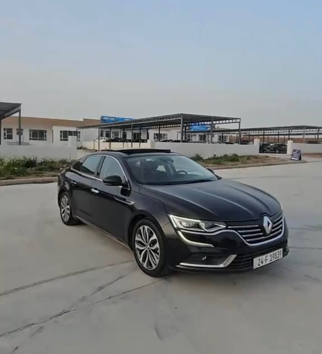🚗 للبيع | Renault Talisman Initiale Paris 2018 | أعلى فئة (Full Option)

🔹 الموديل: 2018

🔹 ناقل الحركة: أوتوماتيك EDC دبل كلتش 7 سرعات

🔹 اللون: أسود

⭐ أعلى فئة Initiale Paris – فول مواصفات بدون استثناء

المواصفات الخارجية: ✅ فتحة بانوراما كهربائية كاملة

✅ مصابيح LED PURE VISION الأصلية الذكية

✅ تشغيل وإطفاء أوتوماتيكي للأنوار

✅ حساسات مطر

✅ مرايا كهربائية مع طي تلقائي

✅ نزول المرايا تلقائياً عند الرجوع للخلف (Reverse Tilt)

✅ إضاءة ترحيبية خارجية وداخلية

✅ جنوط ألمنيوم 18 إنج

المقصورة: ✅ مقاعد جلد Initiale Paris الفاخرة

✅ مقعد السائق كهربائي مع ذاكرة

✅ مقعد الراكب كهربائي

✅ تدفئة المقاعد الأمامية

✅ تبريد المقاعد الأمامية

✅ مساج للمقاعد الأمامية

✅ تدفئة المقاعد الخلفية

✅ مكيف أوتوماتيك ثنائي المناطق

✅ نظام تنقية وتلطيف هواء المقصورة

✅ إضاءة داخلية Ambient متعددة الألوان

التكنولوجيا: ✅ شاشة R-Link كبيرة تعمل باللمس

✅ شاشة عدادات رقمية كاملة

✅ Head-Up Display على الزجاج الأمامي

✅ نظام صوت BOSE Premium Surround

✅ Android Auto وApple CarPlay

✅ كاميرا خلفية

✅ حساسات أمامية وخلفية

✅ نظام ركن ذاتي (Easy Park Assist)

✅ تشغيل بالبصمة (Keyless Entry & Start)

✅ تشغيل المحرك بزر Start/Stop

أنظمة القيادة والأمان: ✅ Multi-Sense (Eco / Comfort / Neutral / Sport / Perso)

✅ مثبت سرعة ومحدد سرعة

✅ فرامل يد إلكترونية مع Auto Hold

✅ مراقبة ضغط الإطارات TPMS

✅ ABS

✅ ESP مانع الانزلاق

✅ مساعد صعود المرتفعات

✅ عدد كبير من الوسائد الهوائيه (8)

وبعد بيها هوايه مواصفات ما تخلص 

الصيانة: ✔️ تبديل زيت المحرك بصورة دورية.

✔️ تبديل زيت القير EDC.

✔️ السيارة استخدام شخصي ومحافظ عليها جداً، والمكيف ثلج، والمحرك والقير بحالة ممتازة.

📍 مكان - دهوك

📍 السيارة جاهزة للفحص بأي مكان وعلى حساب 
المشتري

سعر اتصل عل رقم

📍رقم هاتف : *********** دهوك, العراق
