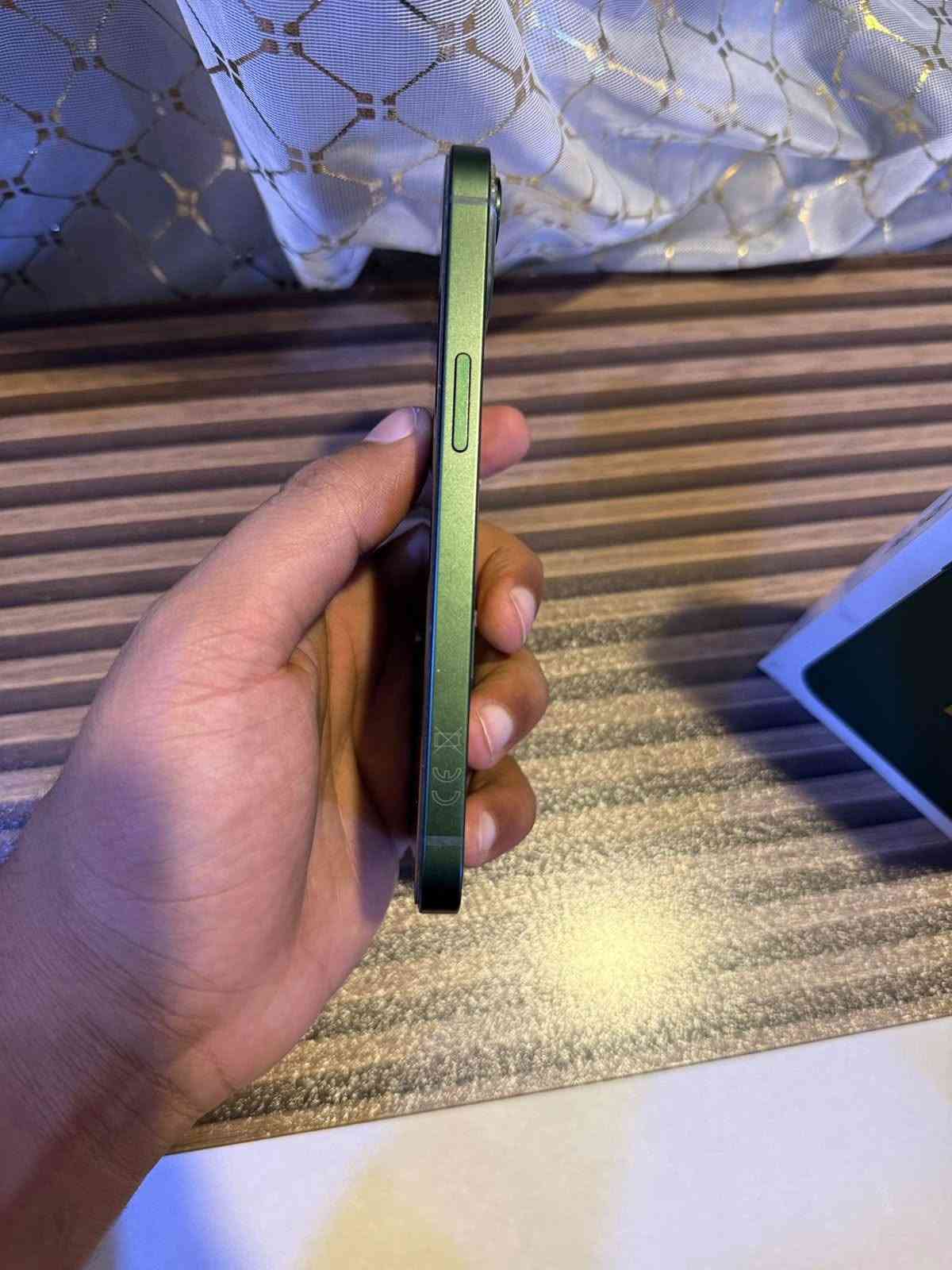 آيفون ١٣ • ١٢٨ جيجا • بطارية ١٠٠%