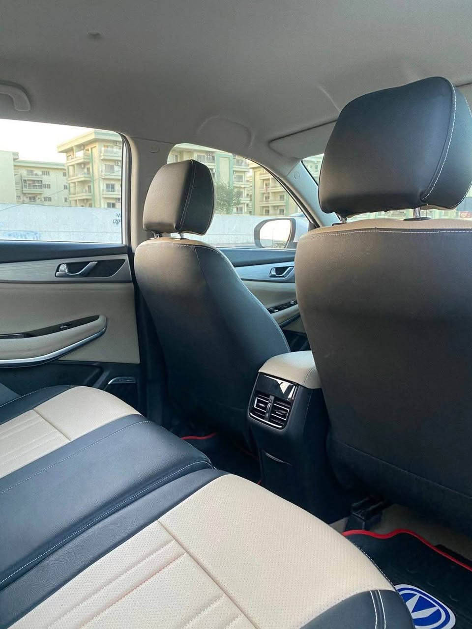 السلام عليكم/ شانجان 2019 cs75 رقم بغداد دولي حره تحويل مباشر ماشية 47 الف فقط مكفولة على يدي سونار جديد بانزين محسن السيارة روعة /السعر 135 بي مجال بسيط اتصل وتدلل ***********

