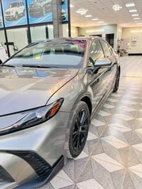 Camry SE 2025  المحرك: 2.5 لتر، 4 سلندر (Hybrid ) القوة: 204 حصان. الع...