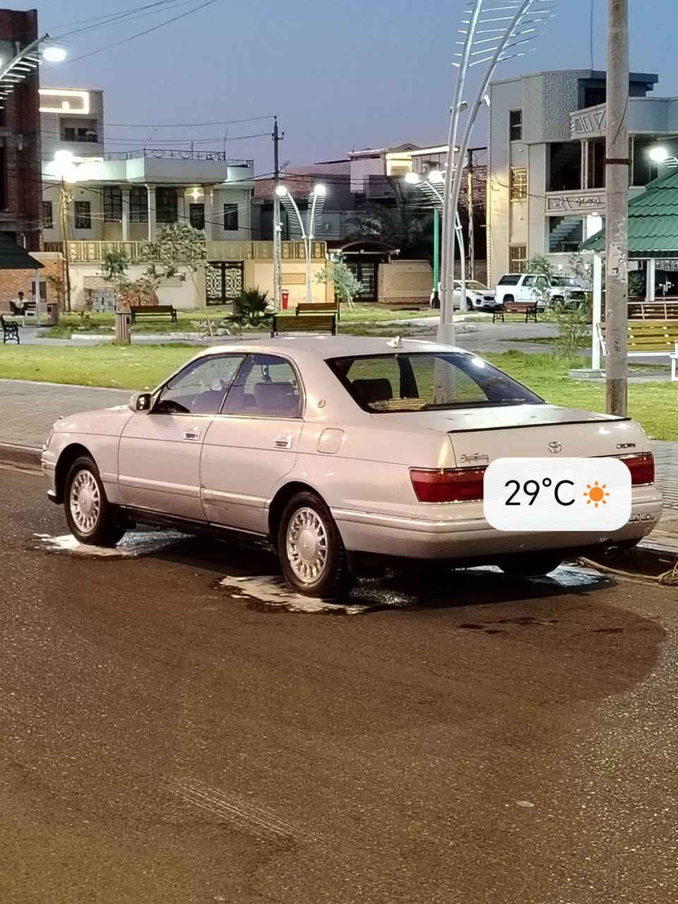 السلام عليكم سياره بطه للبيع حلوه وجاهزه كهربائيات كلهه شقاله مسجلهه شاشه تخم تاير مكينه بي بي تياي ثنين ونص سياره حلوه وجاهزه نصبتهه حلوه رقم نكليزي بصره  وبسمي تحويل ثاني يوم لايت زنون وترايك نجف كربله  وهاذه رقم موبايلي مامتواجد عله النت *********** العنوان البصره قبله

نص مكتوب في الصور:
- 29°C