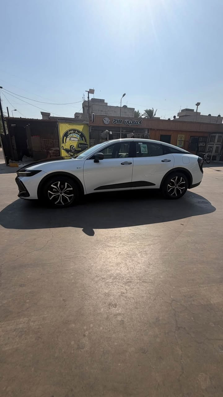 🚗 للبيع: كراون بريميوم خليجي عبد اللطيف– ماشية فقط 35,000 كم
* 📅 الموديل: 2024
* 🚘 النوع: كراون بريميوم هايبرد
* 📏 الممشى: 35,000 كم فقط
* 🛠️ الحالة: وكالة – فحص كامل 100% / بدون حوادث
* ⚙️ المحرك: 4 سلندر 2500 تنفس طبيعي / أداء قوي واستهلاك ممتاز  

✨ مواصفات داخلية:

* جلد طبيعي فاخر
* تبريد وتسخين مقاعد أمامية
* كرسي سائق وراكب كهرباء مع ذاكرة
* شاشة كبيرة + كاميرا 360 درجة
* حساسات أمامي + خلفي
* ستارة خلفية كهربائية
* إضاءة محيطية
* دخول ذكي + تشغيل بصمة
* نظام صوت ممتاز

✨ مواصفات خارجية وأمان:

* أضواء LED كاملة
* مثبت سرعة راداري
* مراقبة المسار
* تنبيه النقطة العمياء
* تنبيه الاصطدام الأمامي
* 10 وسائد هوائية
* ويالة وكالة أصلية

✨ المميزات الإضافية:

* السيارة جداً ناعمة
* استعمال راقي
* ما تحتاج أي صرف
مكفوله كفاله عامه مغلفه بالكامل افلام الحماية يوجد فقط رصعه في الجاملغ الايمن والجاملغ الايمن الخلفي 

💰 السعر:(325$)قابل للتفاوض
📍 الموقع: (بغداد المشتل  )

📞 للتواصل: (***********)
