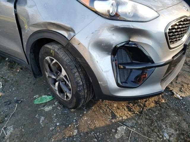 السلام عليكم سبورتج 2020 وارد امريكي حادثهة موضح بالصورة بس بارد بدون صبغ بدون ايرباك ماشي 106 كيلو مو ميل مواصفات السيارة رادار امامي تحديد مسار شاشة جبير مانع انحدار قطعتين تبريد شاشة جبيرة ٣ انظمة قيادة السيارة بأسمي السعر 170 وبيهة مجال واذا اكوا مراوس هم ترهم  للاستفسار الاتصال على الرقم ***********

نص مكتوب في الصور:
- BAGHDAD