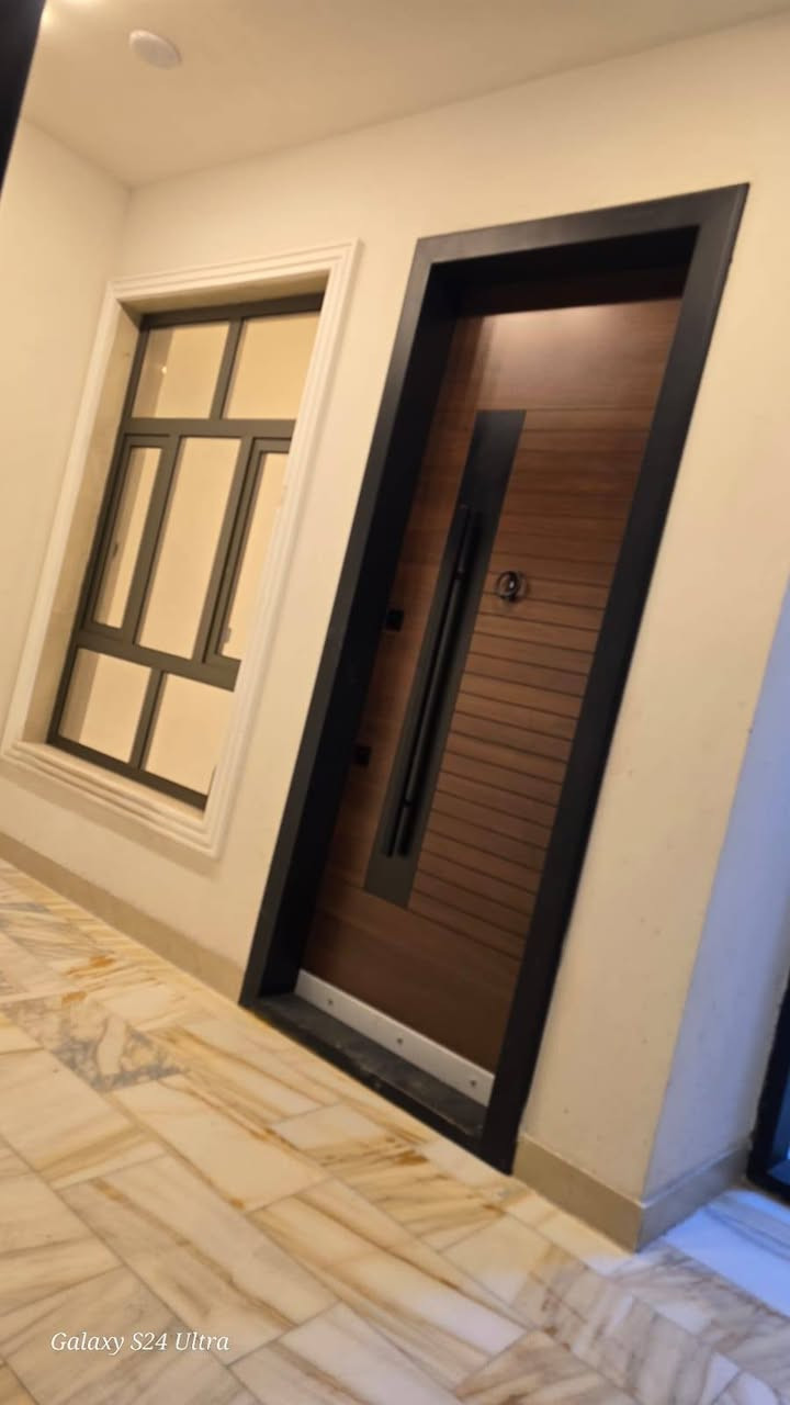 #دارللبيع
تونات مساحه كل بيت ١٠٠ متر
المساحة  ١٠٠م بواجهة  ٥×٢٠
بناء سنة ٢٠٢٦ من الاساس 
يحتوي على  مدخلين
صالة ومطبخ  وخدمات صحية عدد٢ وغرف نوم عدد ٤
وعلى شارع بعرض ١٢م شغل درجة اولى  الموقع 
الغزالية شارع اسواق الزاوية قرب المجمع السويسري 
للاستفسار الاتصال 
***********
