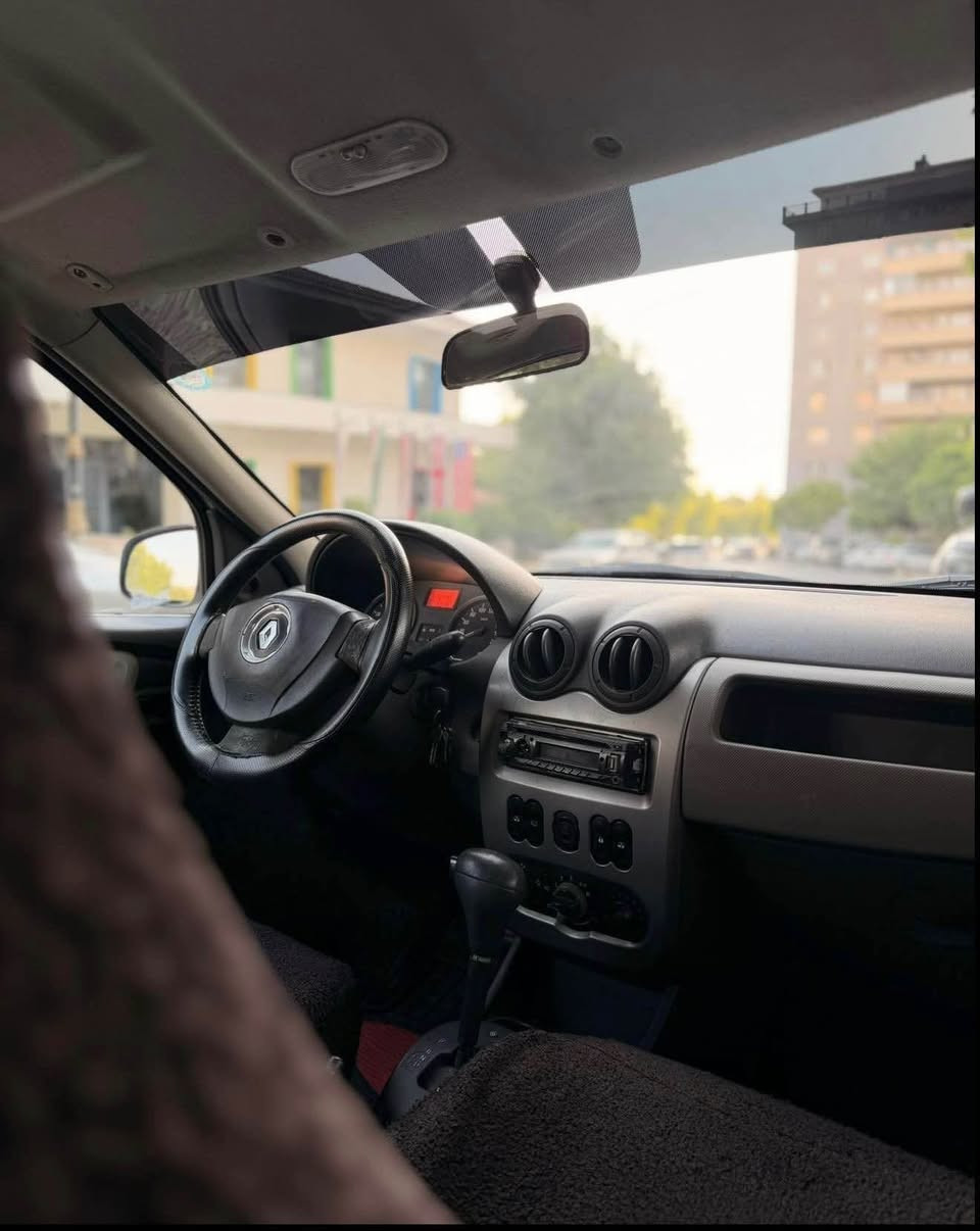 ڕینۆ لۆگان ۲٠۱٠
٠۷۷۱۲٦٦۲٠٠۱
ئۆتۆماتیک تەبرید لەسەر سیوچ پاوەر ئەبی ئێس جام کارەبا 
گێڕو مەکینە و تەقەو رەقەی بەشەرت
٤ تایەی تازەی لەسەرە
سەنەوی و و هەزەی تازەیە
لێدراوی نیە و یەک جەمەلەخی پەمپە
٤٨گەلاو معامەلەیەکی کەم
٠۷۷۱۲٦٦۲٠٠۱ السليمانية, العراق
