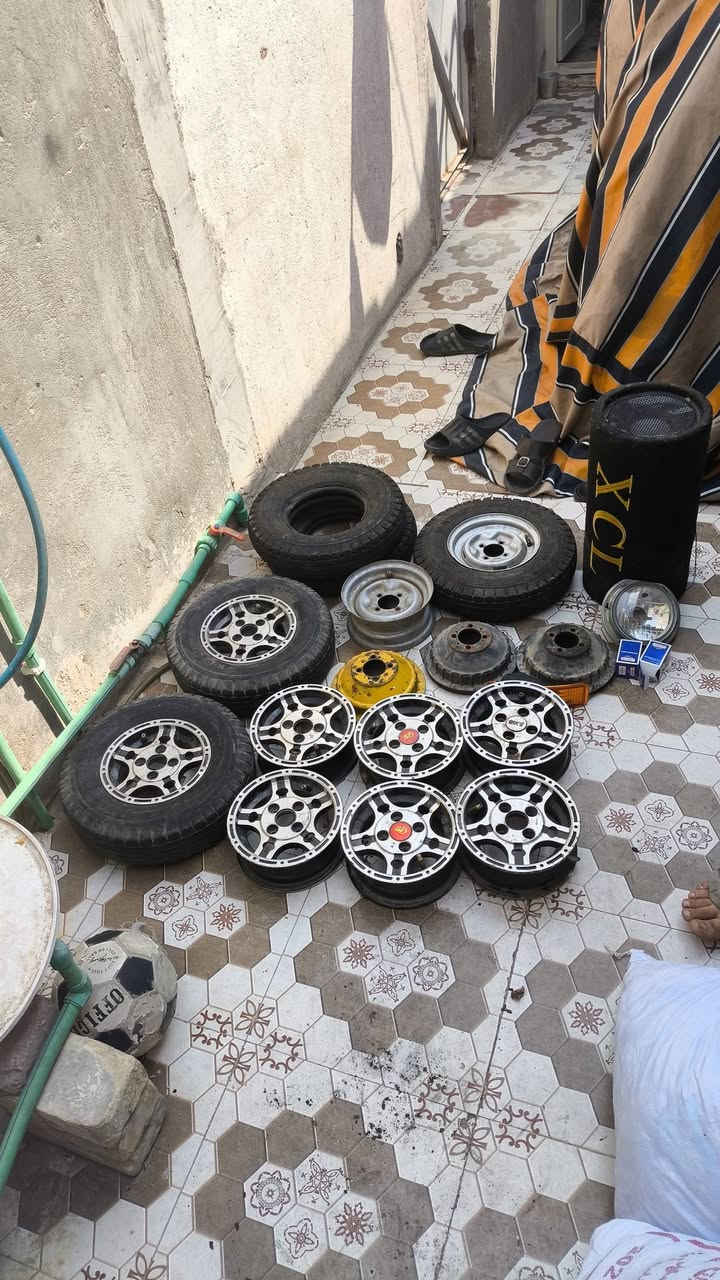 غراض تكتك للبيع كبات عدد 8 جدد تايرات جدد مامشدودات بتاير عدد 2 رنك وتاير مال تكتك اصلي ورنك بدون تاير فلنجات عدد  3ماسدا 1 كلوبات زنون عدد 2 جدد مامشدودات هنه وايراتهن مضخمه دويري شغال كلمن وسعر  مكاني حيانيه رقم *********** واتساب
