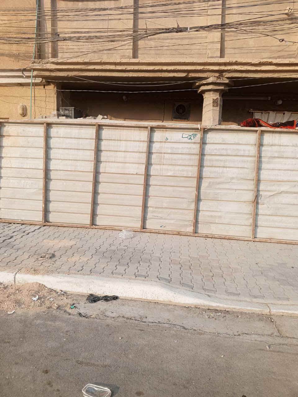 السلام عليكم سقيفه الطول 6امتار العرض 2متر شخاط درجه اولئ للبيع ***********
