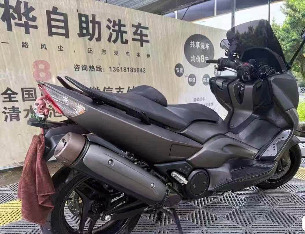 T MAX
سلام عليكم للبيع شباب الدراجة كفالة عامة بيها كفرات جاية bsdmax رياضي اصلية
الدراجة بلادية ونقص برغي مابيها 
الشراي بس يتصل رحمه الوالديكم
***********
