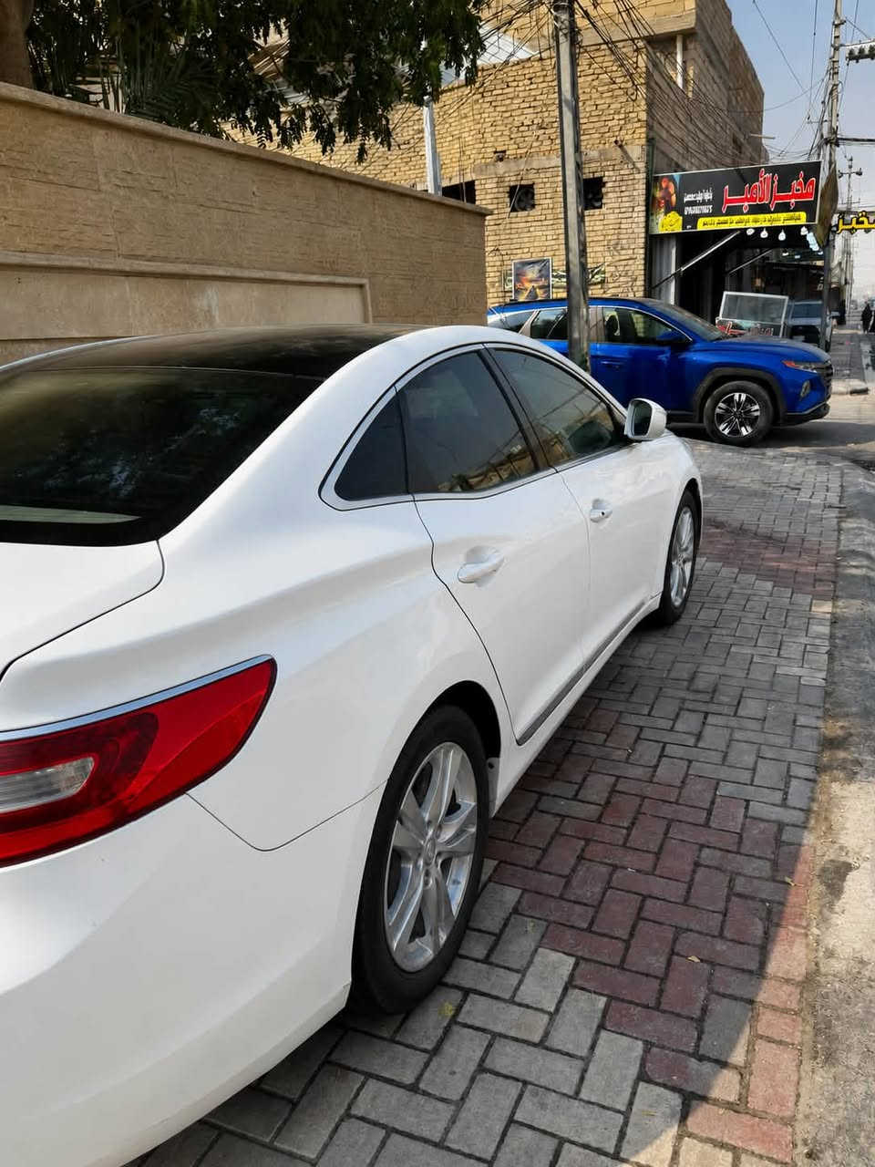 🚘🔥 للبيع اومراوس أزيرا 2012 خليجي VIP – محرك 3000 CC 🔥🚘
للبيع هيونداي أزيرا 2012 خليجي VIP، سيارة مرتبة ومواصفاتها عالية، مناسبة للّي يريد سيارة فخمة ومريحة وقوية.

🔹 المواصفات:
• خليجي VIP 🇦🇪
• محرك V6 سعة 3000 CC
• ناقل حركة أوتوماتيك
• تشغيل بصمة 🔑
• دخول ذكي Smart Key
• تشغيل عن بُعد
• سقف بانوراما / فتحة سقف
• مقاعد جلد
• مقاعد كهربائية
• تبريد وتسخين المقاعد ❄️🔥
• ذاكرة مقعد السائق
• مثبت سرعة
• شاشة وسطية
• كاميرا خلفية 📷
• حساسات خلفية
• مرايات كهربائية وقابلة للطي
• أنوار زينون / LED حسب التجهيز
• مصابيح ضباب
• تكييف أوتوماتيك
• فتحات تكييف خلفية
• ستائر خلفية
• نظام صوتي فاخر
• USB / AUX
• بلوتوث
• ABS
• نظام ثبات إلكتروني
• Traction Control
• عدة وسائد هوائية
• سبويلر خلفي
• كروم كامل حسب مواصفات VIP
• صندوق خلفي واسع
• مقصورة واسعة ومريحة جداً

✨ سيارة فخمة ومريحة، ومحرك V6 الـ3000 يعطي أداء قوي وسلاسة بالقيادة.

📌 الموديل: 2012
📌 الوارد: خليجي
📌 الفئة: VIP
📌 المحرك: 3000 CC V6
📌 القير: أوتوماتيك

💰 السعر120ورقة 💵

📍 الموقع: كربلاء

📞 للاستفسار والاتصال:
***********
السونار مرفق بالصور
