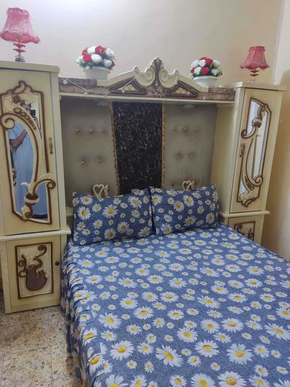 غرفه نجاره عراقيه تصميم تركي على شكل مسرح رأس الجربايه وميز المرايه للييع نضيفه كلش
السعر 950
عنواني كرمة بني سعيد 
للاستفسار *********** بي واتساب
