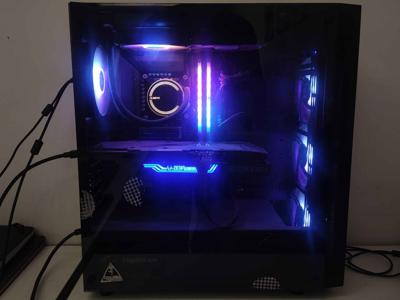 تجميعة للبيع ( كيس + شاشة + ups + headset )
case:
Intel i7-12700 
ALSEYE M240 Plus Liquid Cooler 
gigabyte z690 ud ddr4 
16gb ddr4 
rtx 3080 zotac gaming 
samsung m.2 980 pro 2tb 
ssd 2tb 
Hdd 1tb 
fsp hydro pro 800w bronze

monitor: aorus cv27q
27inch 2k/165hz
بيها اثر مال جكارة موضح بالصورة صغير بس ممأثر ع البكسلات عادي يشتغلن

ups: 2000 zeus offline

headset: HyperX Cloud II Wireless 

السعر 2 مليون كاملة
مكاني بغداد
*********** بغداد, العراق
