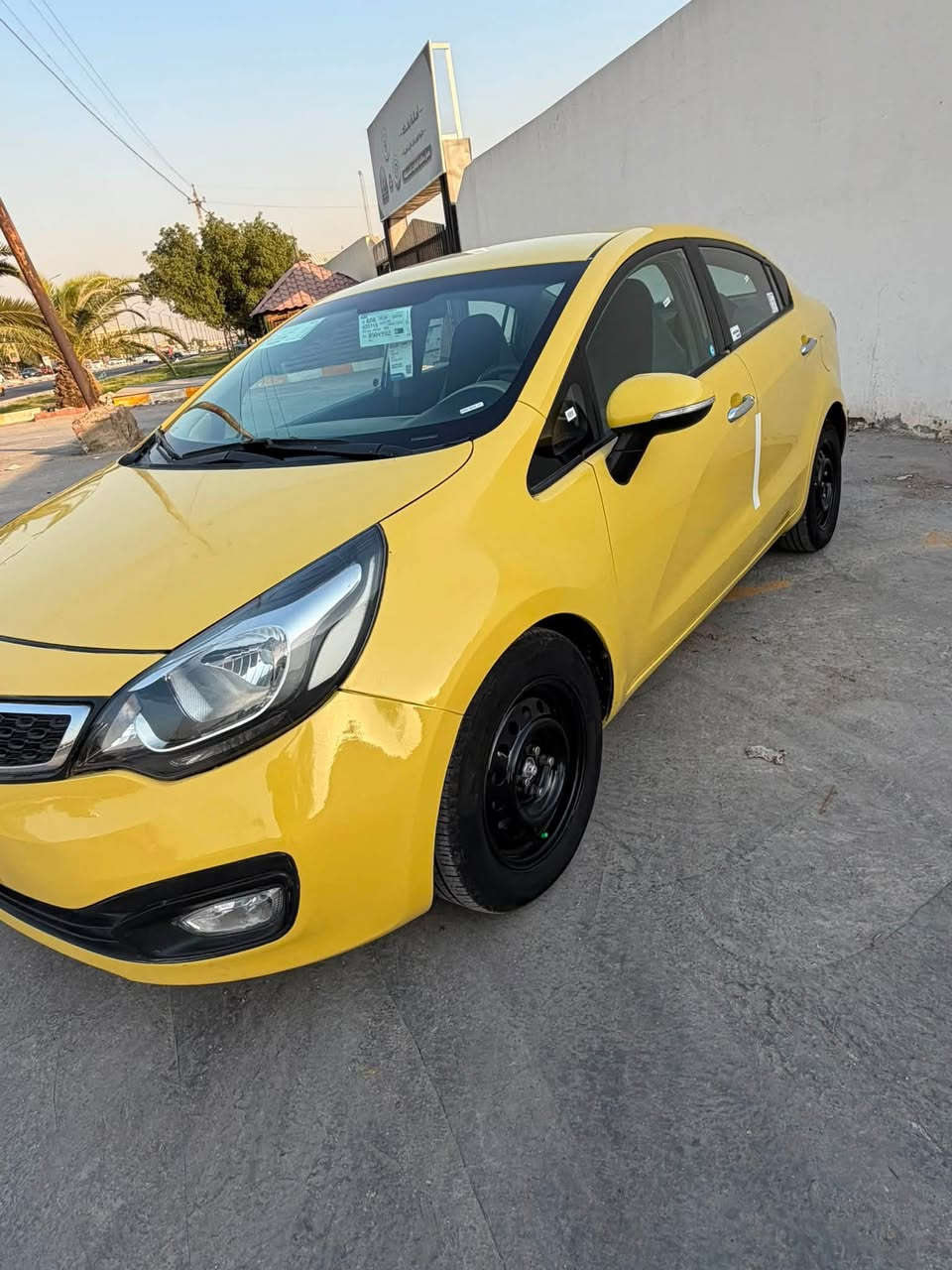 السلام عليكم كيا ريو ٢٠١٢ خليجي مكفولة كفالة عامة مابيهة برغي نقص بدون حادث بدون معجون مكينة ١٦٠٠ دوش كير ومكينة مكفولات سونار موجود تخم تاير جديد مصفرة هيءة وغرامات مكاني بغداد السعر ٧٠ وبيهة مجال قليل 
***********
