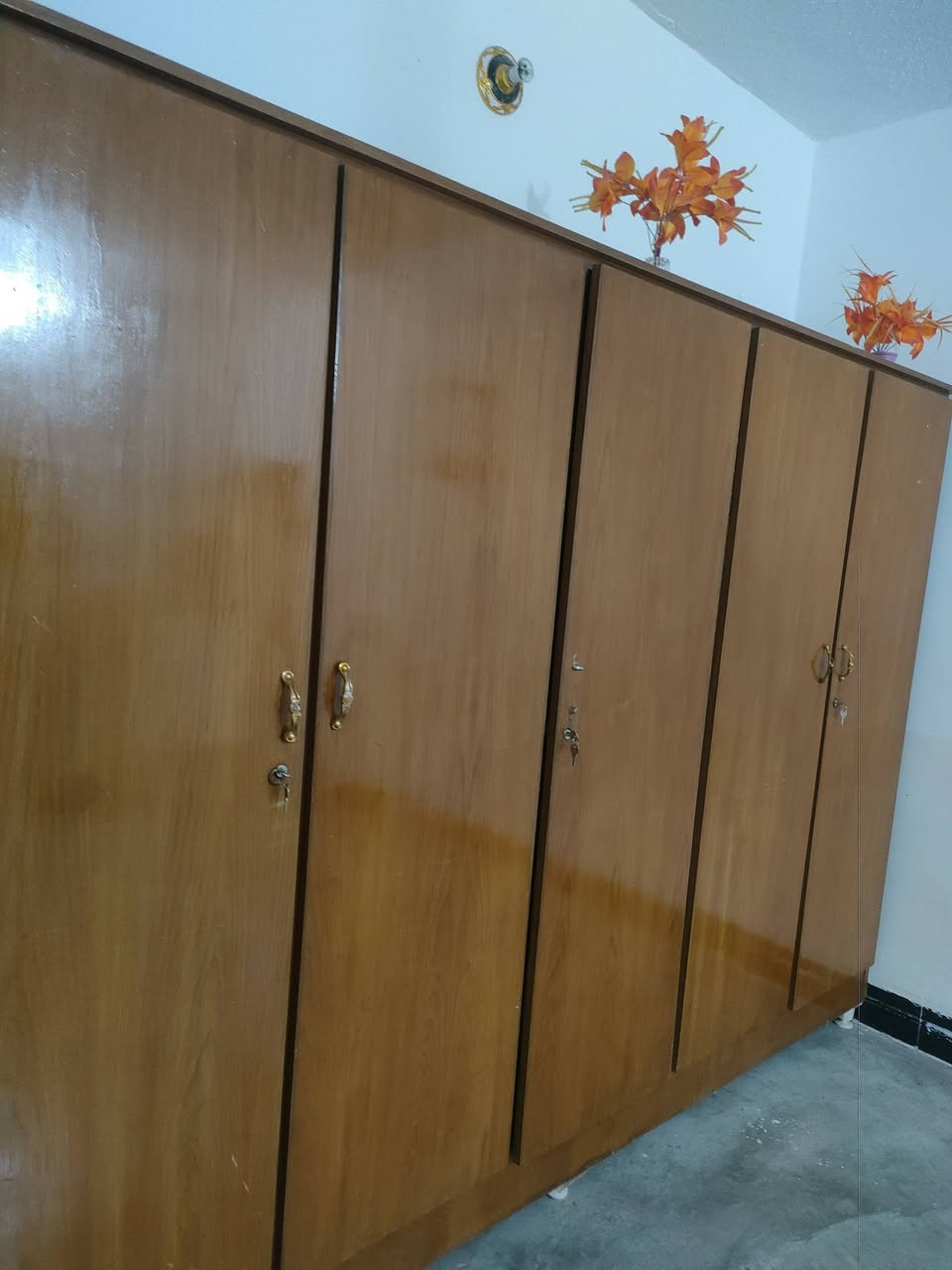 كنتور+ ميزتواليت صاج احطاطه نضيفات كلش للبيع الكنتور عرضه مترين و90
صاج احطاطه
الكنتور 250 وبي مجال
الميز 50 
العنوان سليمان بيك ***********
