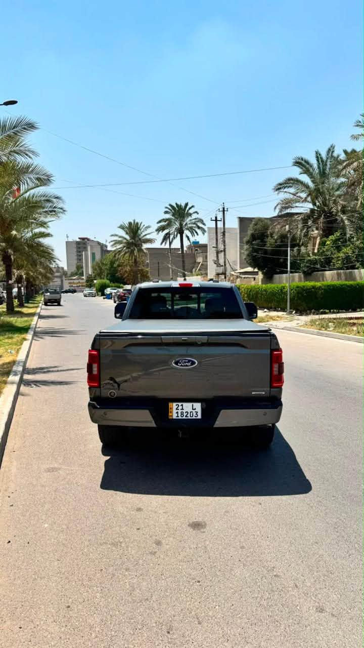 🚘 **للبيع: Ford F-150 XLT Sport 2023**
📍 رقم السليمانية — باسمي تحويل مباشر | وارد أمريكا

**المواصفات الفنية:**
▪️ فئة XLT Sport — فل مواصفات عدا الفتحة
▪️ محرك 3.5L EcoBoost تويــن تيربو V6
▪️ كير أوتوماتيك 10 سرعات
▪️ دفع رباعي 4WD
▪️ باب طويل / بدي طويل

**أنظمة الأمان والقيادة الذكية:**
▪️ قيادة شبه ذاتية (Lane Centering + Adaptive Cruise)
▪️ رادار تحديد المسار
▪️ نظام النقطة العمياء
▪️ توقف ذاتي أمامي وخلفي
▪️ كاميرا خلفية + حساسات

**الكماليات:**
▪️ شاشة كبيرة + Apple CarPlay لاسلكي
▪️ تشغيل بصمة
▪️ كشنات جلد لون مشمشي مع تدفئة
▪️ تبريد السيارة ثلج
▪️ ويل 20 إنج + تخم تايرات جبلية **جديد**

**الإضافات (بضمانات):**
▪️ كتاب تضليل مروري 80% مسموح بكل العراق
▪️ عازل حراري كامل للجامات مع تضليل
▪️ دوسات LORZ تفصال لون نيلي — ضمان 3 سنوات

**الحالة والممشى:**
▪️ الممشى: 58 ألف كم (دخلت بـ 42 ألف)
▪️ حادث بسيط سابق بالجاملغ مع ضرر خفيف بالبنيد — ايرباك الستيرن والبرده فقط راجع سيستم (للأمانة والشفافية)
▪️ السيارة نظيفة جداً وبحالة ممتازة
▪️ لا تحتاج أي مصرف نهائياً — جاهزة للاستخدام فوراً

✅ سيارة تجمع بين الفخامة والعملية والاقتصادية — مثالية للاستخدام اليومي والسفر

💰 **السعر 297 — وبيها مجال بسيط للجادين**
📞 للتواصل والمعاينة: ***********
📍 الموقع: السليمانية
